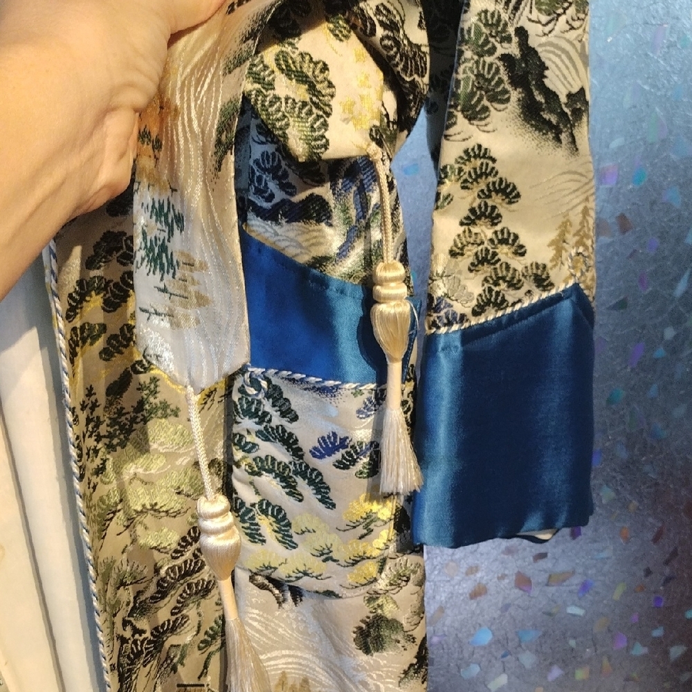 Japanese Smoking Jacket - Picture 5 of 17